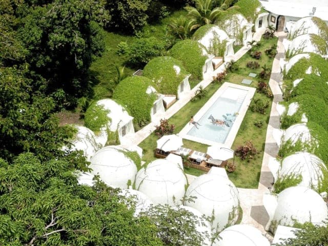 Igloo Beach Lodge thumbnail